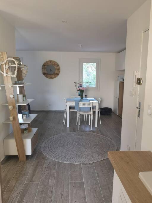 Appartement Proche Mer Avec Terrasse Et Jardin Privatif Йер Экстерьер фото