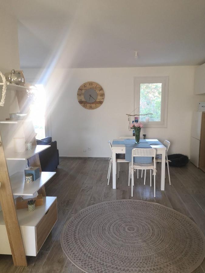 Appartement Proche Mer Avec Terrasse Et Jardin Privatif Йер Экстерьер фото