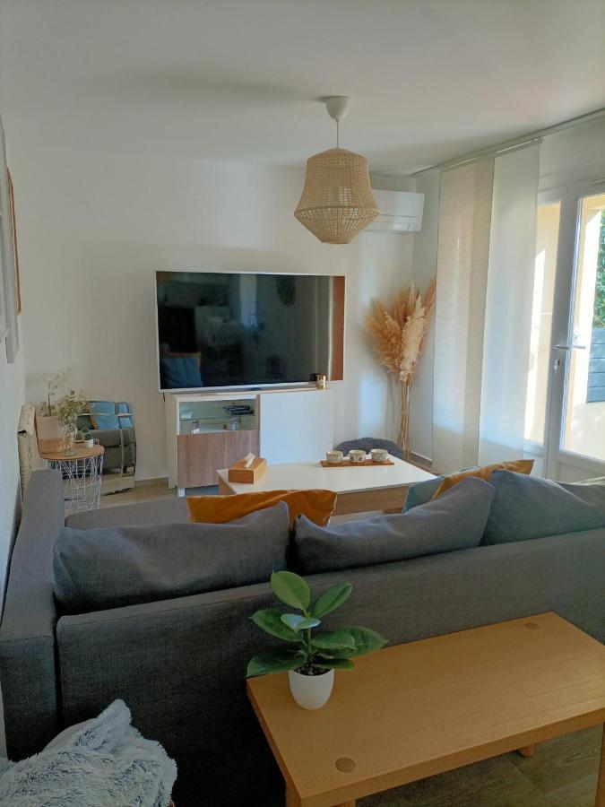 Appartement Proche Mer Avec Terrasse Et Jardin Privatif Йер Экстерьер фото