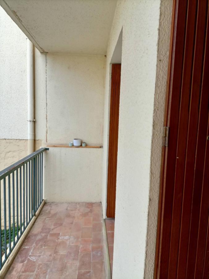 Appartement Proche Mer Avec Terrasse Et Jardin Privatif Йер Экстерьер фото
