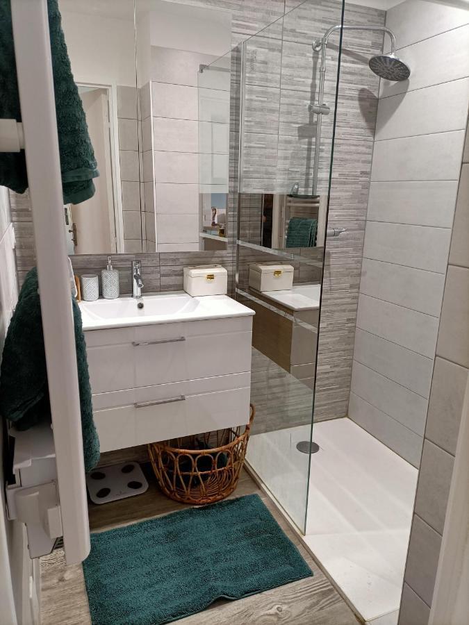 Appartement Proche Mer Avec Terrasse Et Jardin Privatif Йер Экстерьер фото