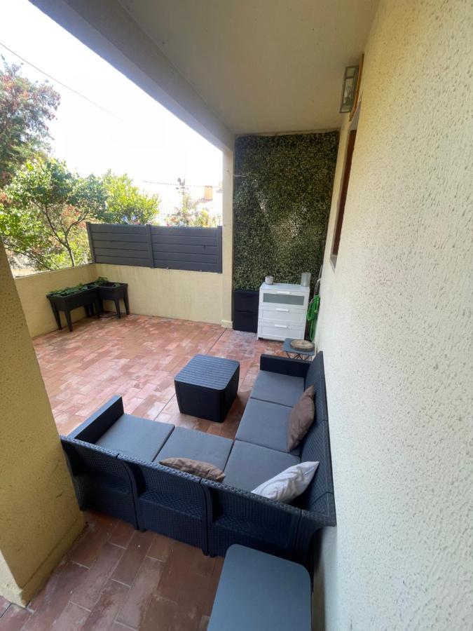 Appartement Proche Mer Avec Terrasse Et Jardin Privatif Йер Экстерьер фото