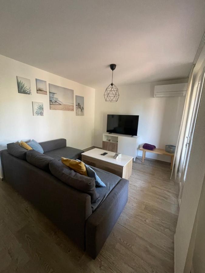 Appartement Proche Mer Avec Terrasse Et Jardin Privatif Йер Экстерьер фото