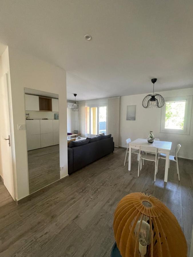 Appartement Proche Mer Avec Terrasse Et Jardin Privatif Йер Экстерьер фото