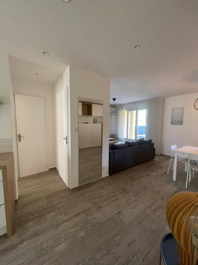 Appartement Proche Mer Avec Terrasse Et Jardin Privatif Йер Экстерьер фото
