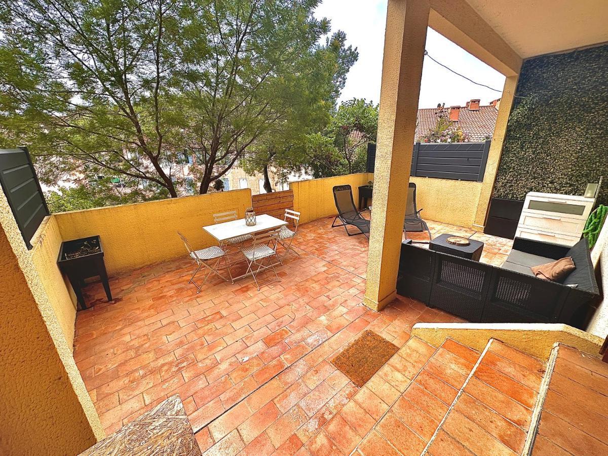 Appartement Proche Mer Avec Terrasse Et Jardin Privatif Йер Экстерьер фото