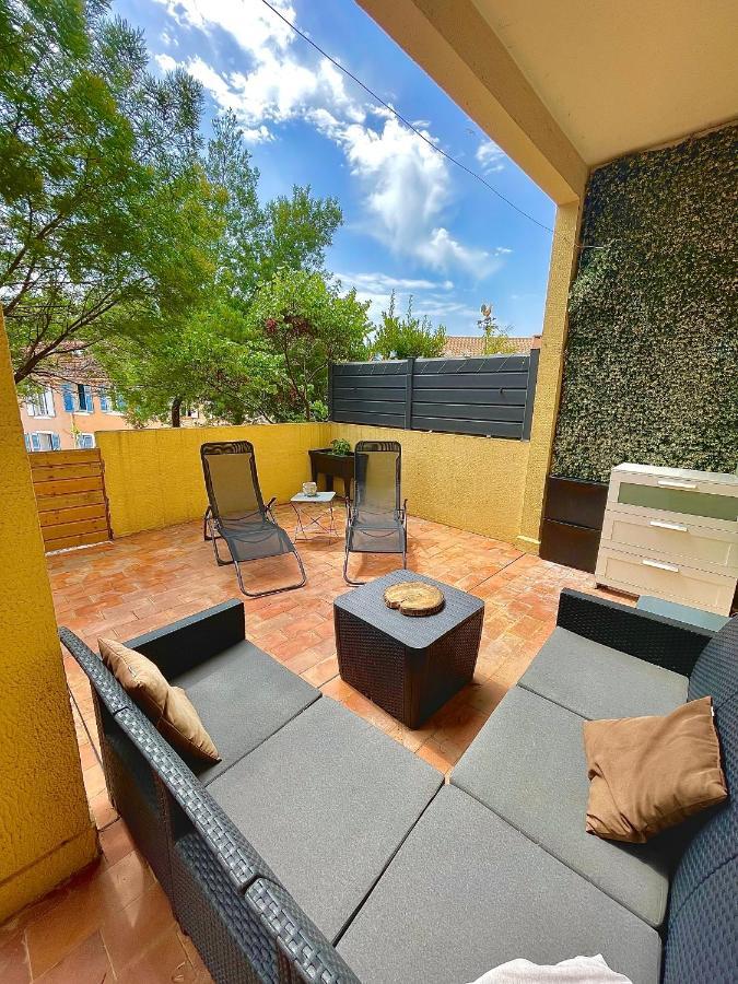 Appartement Proche Mer Avec Terrasse Et Jardin Privatif Йер Экстерьер фото